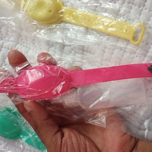 Sanitizing bands for kids/adults - Picture 4 of 4